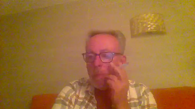 Snapshot of tuggy59 chatting on May 6, 4:19 am tuggy59 online show from May 6, 4:19 am