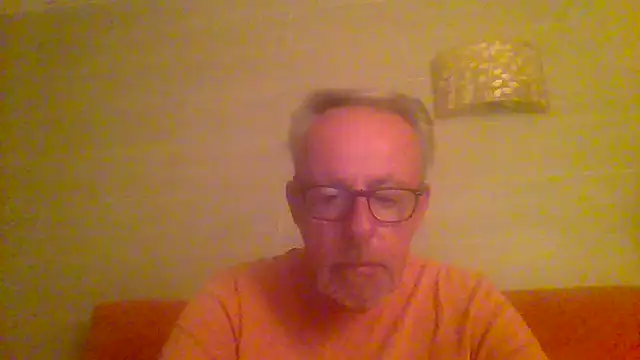 Snapshot of tuggy59 chatting on May 7, 4:40 am tuggy59 online show from May 7, 4:40 am