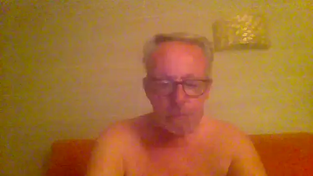 Snapshot of tuggy59 chatting on May 9, 4:50 am tuggy59 online show from May 9, 4:50 am