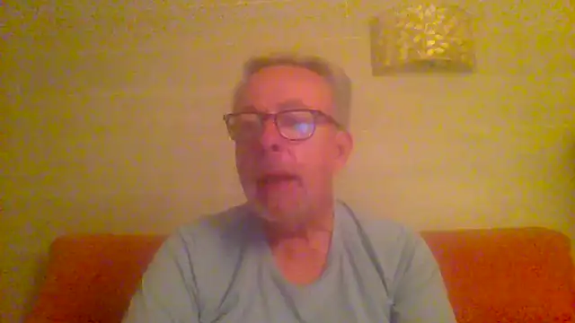 Snapshot of tuggy59 chatting on May 12, 4:09 am tuggy59 online show from May 12, 4:09 am