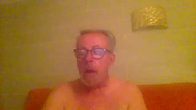 Snapshot of tuggy59 chatting on May 15, 4:30 am tuggy59 online show from May 15, 4:30 am
