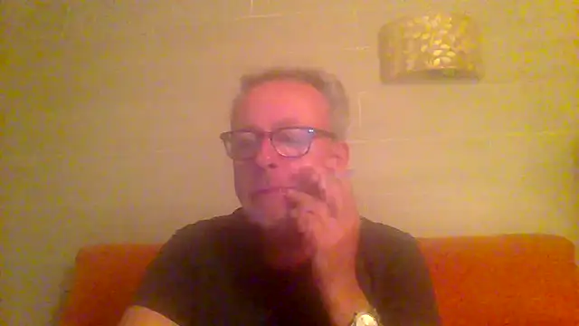 Snapshot of tuggy59 chatting on May 18, 4:51 am tuggy59 online show from May 18, 4:51 am