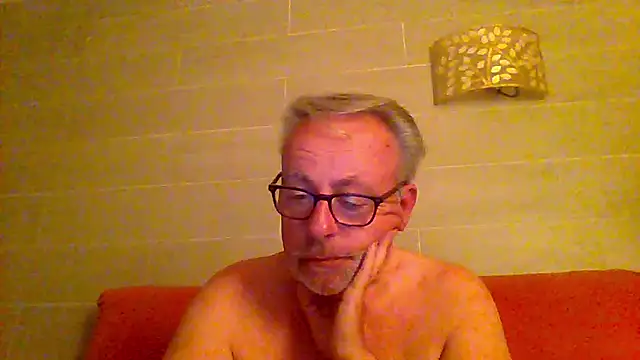 Snapshot of tuggy59 chatting on May 22, 4:08 am tuggy59 online show from May 22, 4:08 am