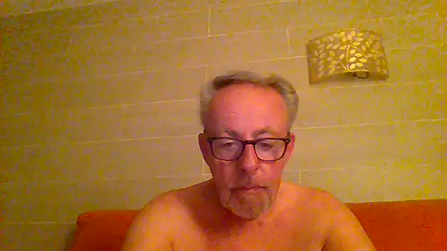 Snapshot of tuggy59 chatting on May 23, 4:39 am tuggy59 online show from May 23, 4:39 am