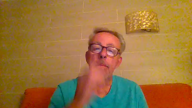 Snapshot of tuggy59 chatting on May 28, 3:59 am tuggy59 online show from May 28, 3:59 am