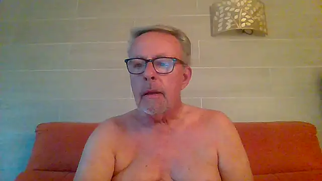 Snapshot of tuggy59 chatting on May 29, 5:05 am tuggy59 online show from May 29, 5:05 am