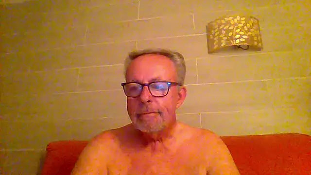 Snapshot of tuggy59 chatting on May 30, 4:09 am tuggy59 online show from May 30, 4:09 am