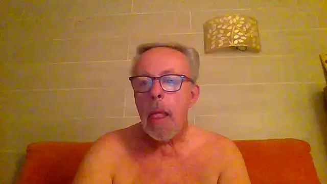 Snapshot of tuggy59 chatting on May 31, 3:47 am tuggy59 online show from May 31, 3:47 am