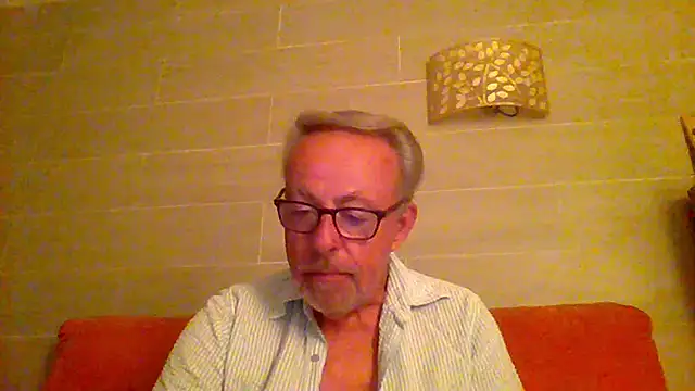 Snapshot of tuggy59 chatting on June 2, 3:52 am tuggy59 online show from June 2, 3:52 am