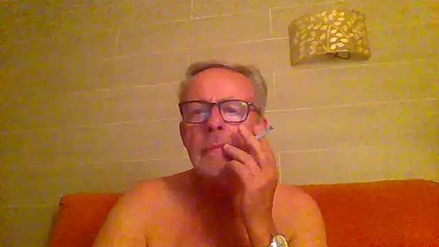 Snapshot of tuggy59 chatting on June 3, 8:25 pm tuggy59 online show from June 3, 8:25 pm