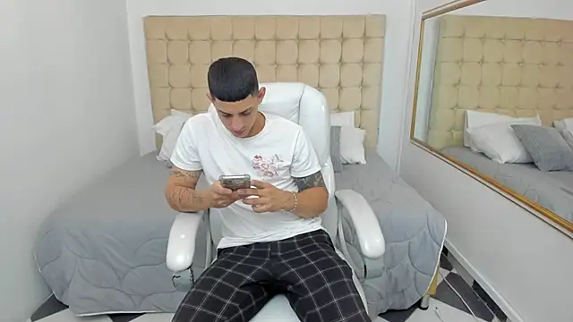 Alex cute77 online show from December 15, 11:36 am