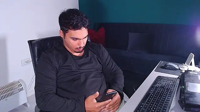Snapshot of ZenoBaro1 chatting on February 4, 1:59 pm ZenoBaro1 online show from February 4, 1:59 pm