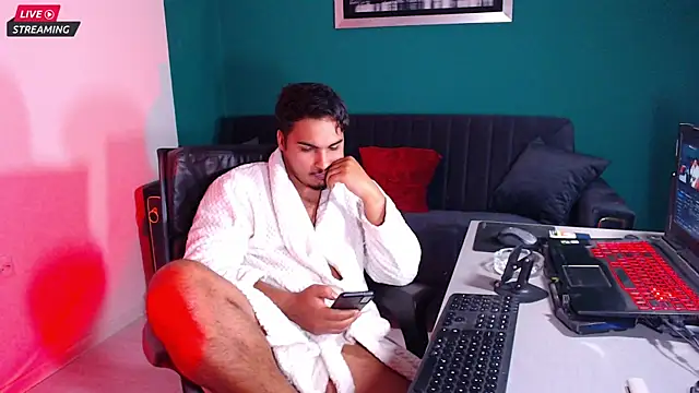 Snapshot of ZenoBaro1 chatting on February 6, 7:29 pm ZenoBaro1 online show from February 6, 7:29 pm