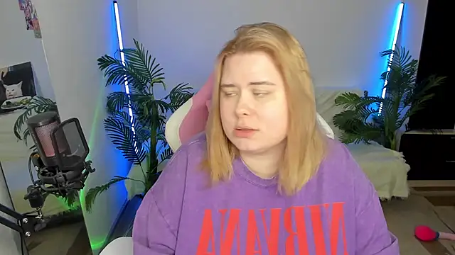 Akemi BBW online show from February 19, 9:36 pm