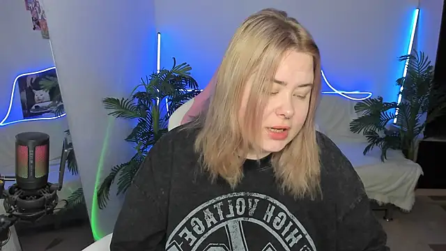 Akemi BBW online show from March 14, 8:10 am