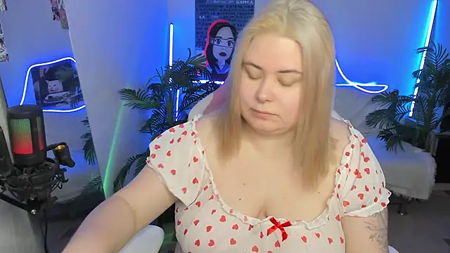 Akemi BBW online show from March 21, 7:55 am