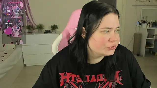 Snapshot of Akemi_BBW chatting on June 1, 1:57 pm Akemi BBW online show from June 1, 1:57 pm