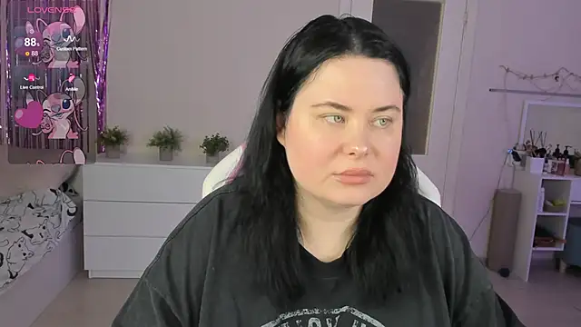 Snapshot of Akemi_BBW chatting on June 10, 10:25 am Akemi BBW online show from June 10, 10:25 am