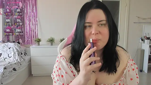 Snapshot of Akemi_BBW chatting on June 14, 6:59 am Akemi BBW online show from June 14, 6:59 am