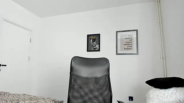 PortraitMarie online show from December 15, 2:16 pm