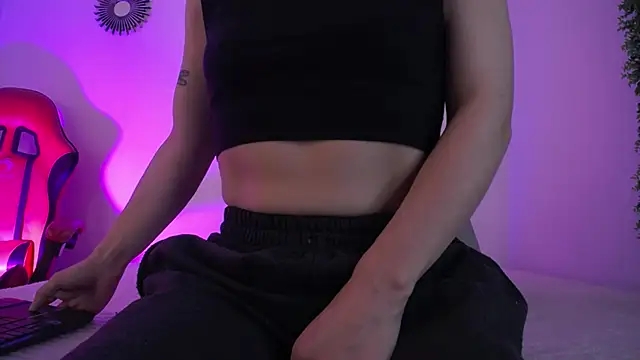 Snapshot of Katy_Van chatting on December 3, 8:29 pm Katy Van online show from December 3, 8:29 pm