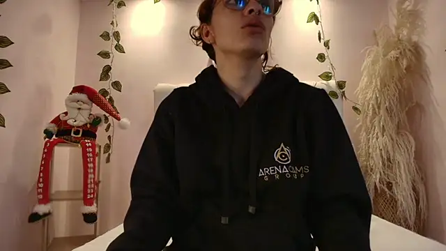 Snapshot of Katy_Van chatting on December 16, 8:36 pm Katy Van online show from December 16, 8:36 pm