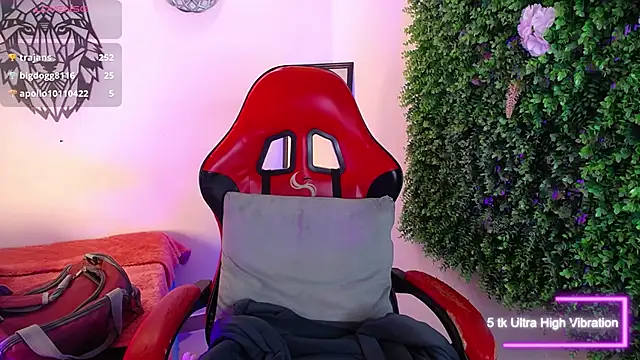 Snapshot of Katy_Van chatting on January 13, 8:52 am Katy Van online show from January 13, 8:52 am