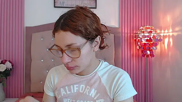 Snapshot of Katy_Van chatting on February 6, 8:56 pm Katy Van online show from February 6, 8:56 pm