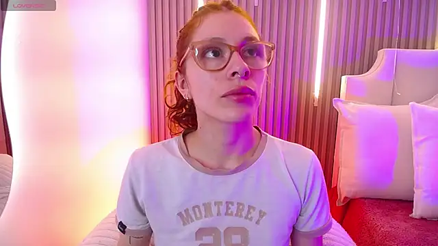 Snapshot of Katy_Van chatting on February 17, 8:37 pm Katy Van online show from February 17, 8:37 pm