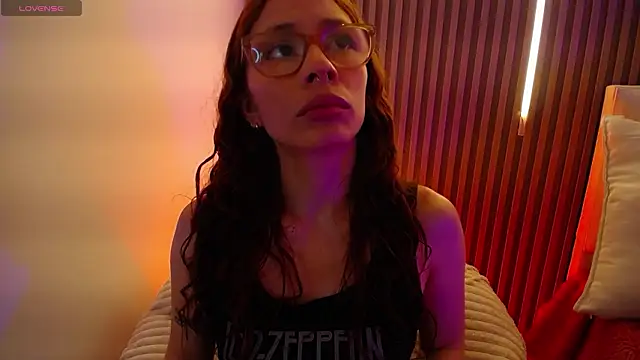 Snapshot of Katy_Van chatting on February 21, 8:43 pm Katy Van online show from February 21, 8:43 pm