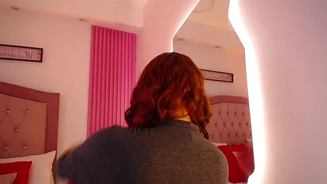 Snapshot of Katy_Van chatting on February 24, 5:05 am Katy Van online show from February 24, 5:05 am