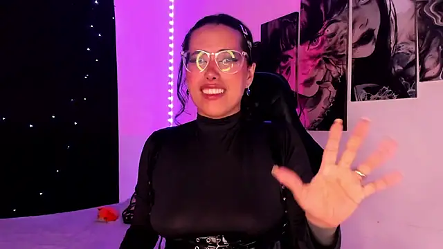 willow poisson online show from December 4, 8:18 pm