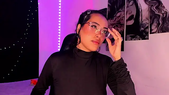 willow poisson online show from December 4, 11:24 pm
