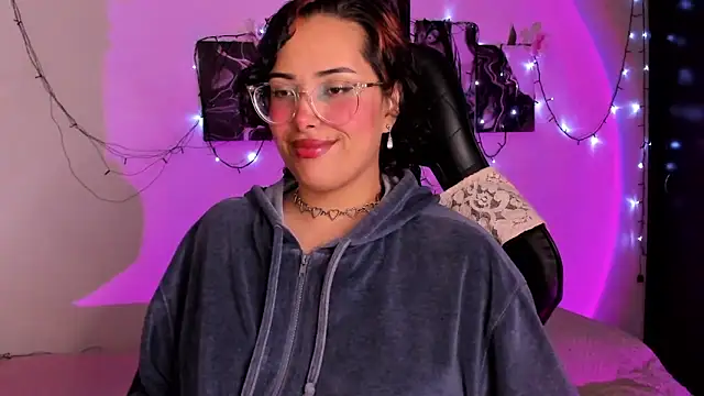 willow poisson online show from November 10, 5:23 pm