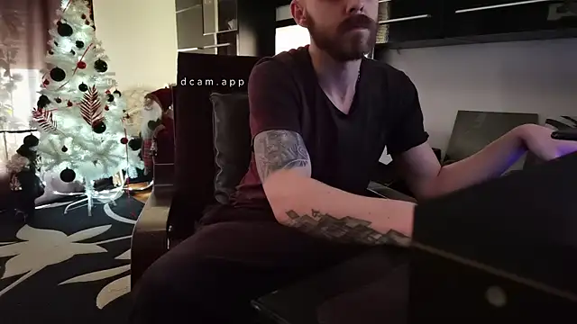 Snapshot of HardAlready chatting on January 8, 10:04 am HardAlready online show from January 8, 10:04 am