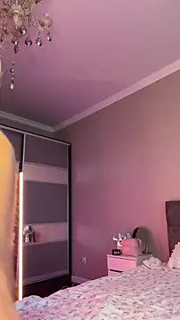 JessIsLove online show from February 3, 6:40 am