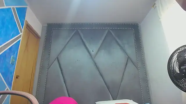 Snapshot of MeganMilF2 chatting on February 17, 1:07 pm MeganMilF2 online show from February 17, 1:07 pm