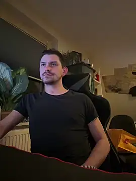 Snapshot of Shaiiboy chatting on February 2, 3:43 am Shaiiboy online show from February 2, 3:43 am