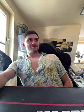 Snapshot of Shaiiboy chatting on March 20, 10:10 am Shaiiboy online show from March 20, 10:10 am