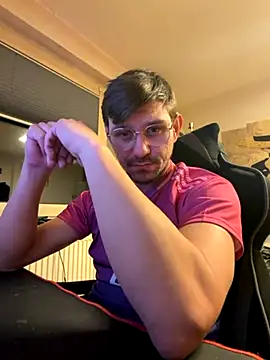 Snapshot of Shaiiboy chatting on October 3, 2:52 am Shaiiboy online show from October 3, 2:52 am