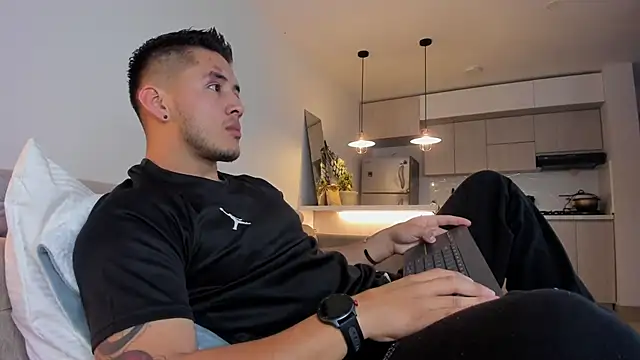 Chriskyle  online show from December 3, 11:11 am