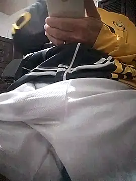 Snapshot of eleno1542 chatting on February 18, 11:06 am eleno1542 online show from February 18, 11:06 am