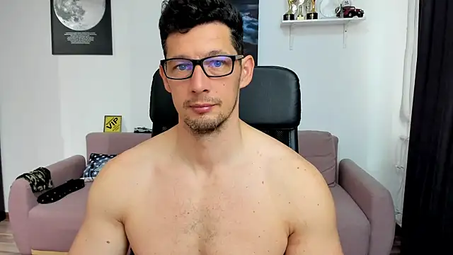 Snapshot of BrutusK08 chatting on May 26, 5:03 am BrutusK08 online show from May 26, 5:03 am