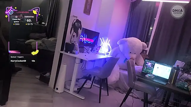 Snapshot of GroteskJane chatting on February 23, 8:17 pm GroteskJane online show from February 23, 8:17 pm