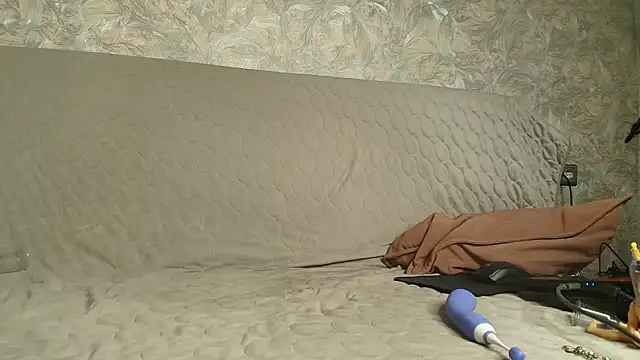 LonelyFlower online show from January 11, 10:20 am