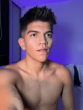 santiago 01 online show from December 4, 11:57 pm