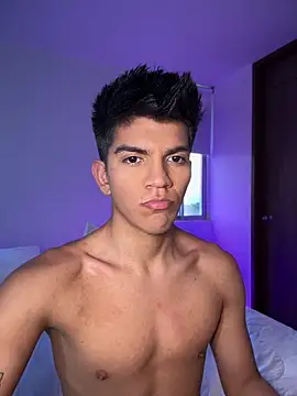 santiago 01 online show from February 4, 10:55 pm