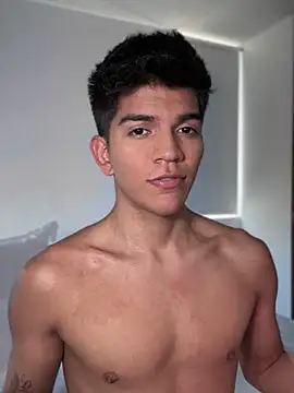 santiago 01 online show from February 6, 10:10 pm