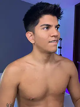 santiago 01 online show from March 5, 9:33 pm