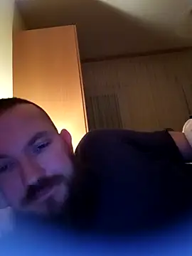 Snapshot of Klinsch chatting on February 10, 10:03 pm Klinsch online show from February 10, 10:03 pm